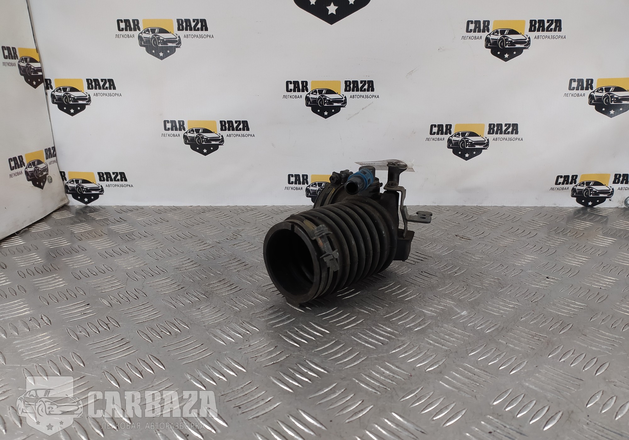 L81313221A Шланг воздушный для Mazda