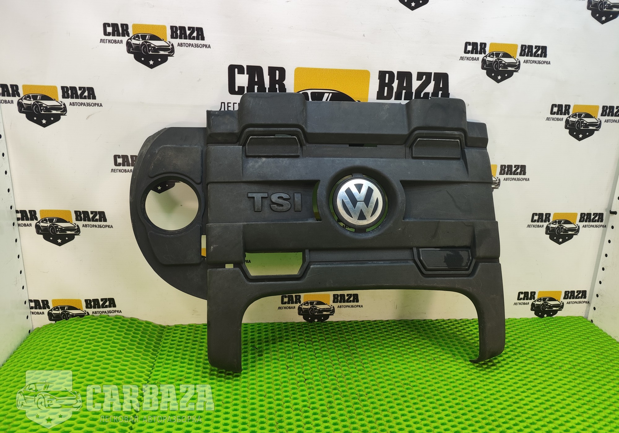 03C103925AR Накладка декоративная для Volkswagen Passat