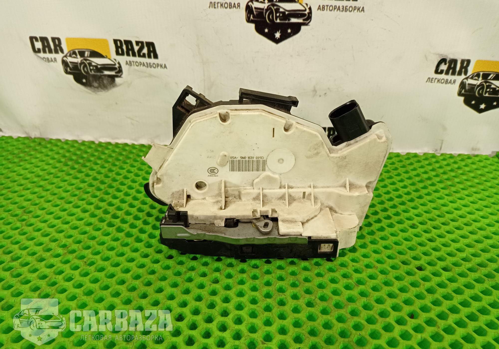5N0839015D Замок двери задней левой для Skoda Fabia