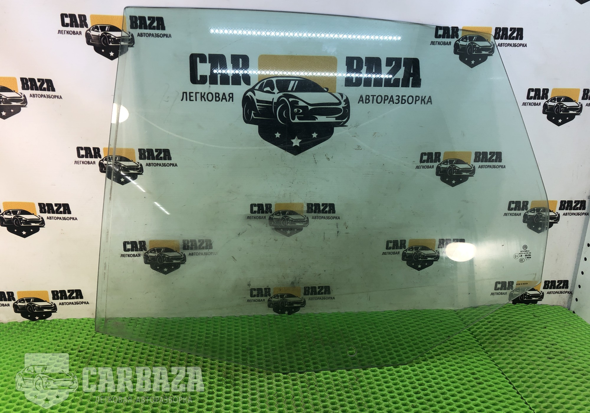 1K5845025 Стекло двери задней левой для Volkswagen Jetta V (с 2005 по 2011)