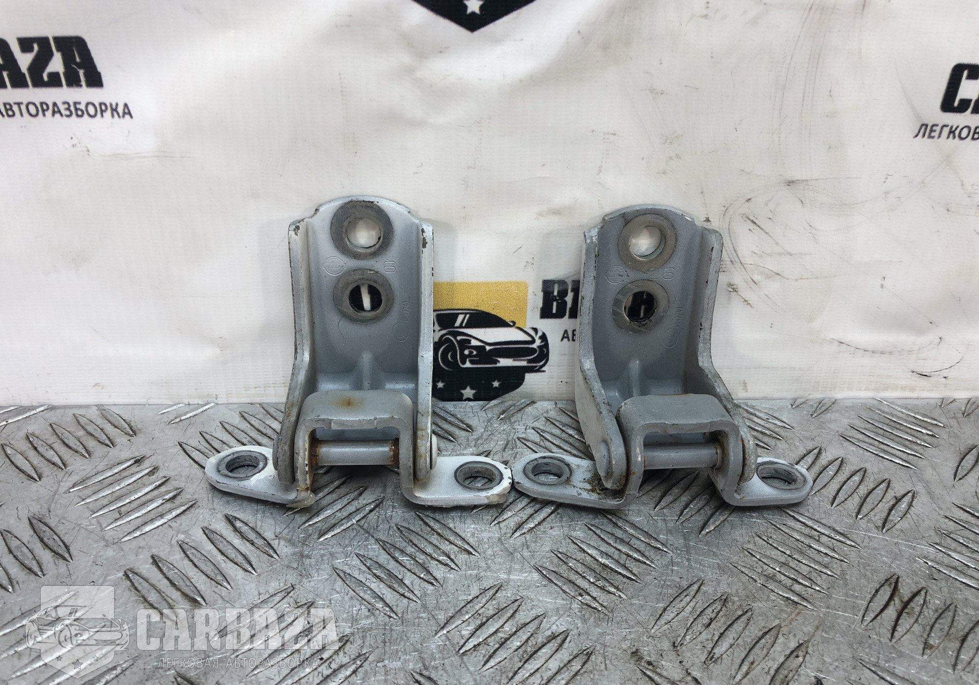 80400EG000 Петли двери передней правой