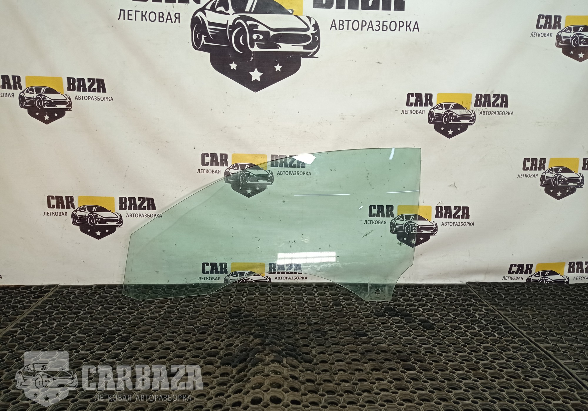 A2097250310 Стекло двери переднее левое L для Mercedes-Benz CLK-class C209 (с 2002 по 2010)