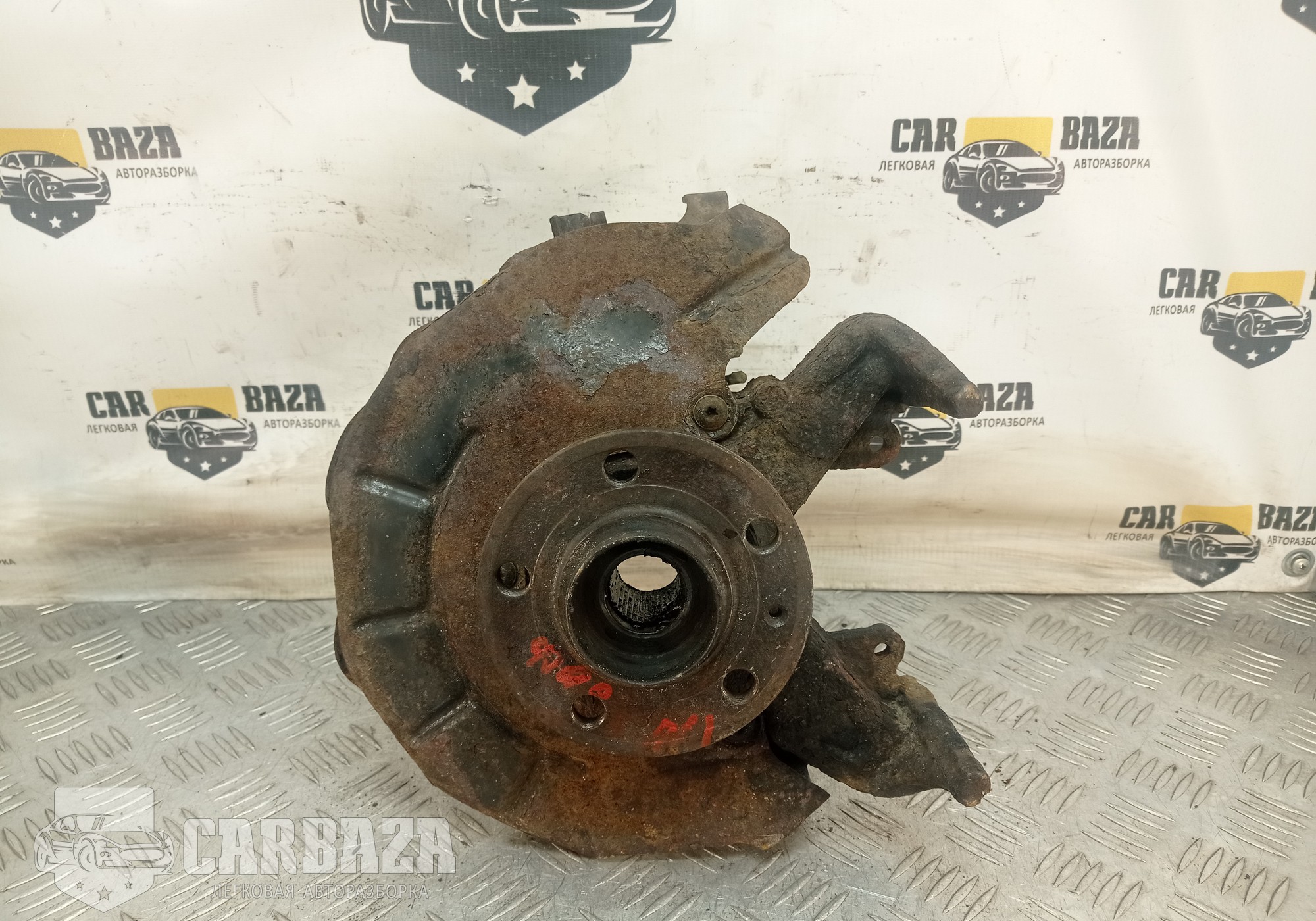 6Q0407256AC Кулак поворотный передний правый