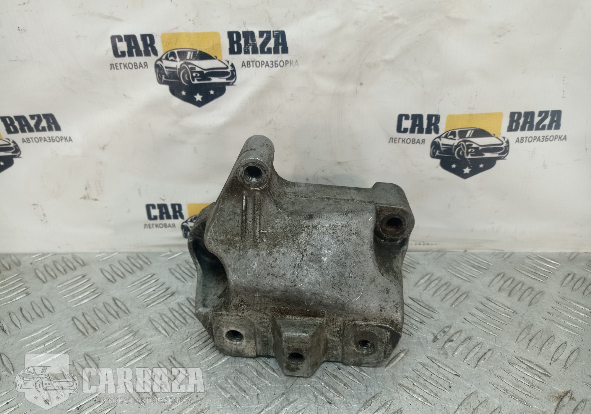 1K0199117AH Кронштейн КПП левый