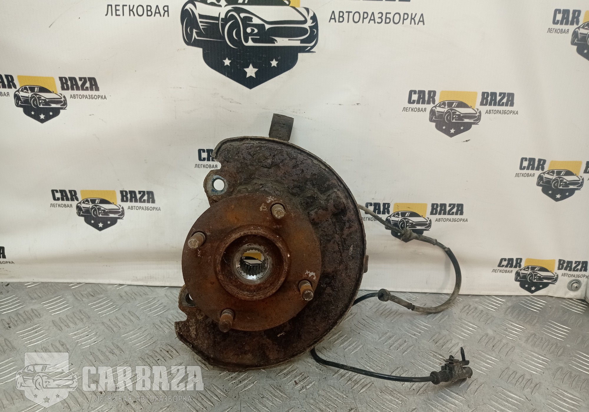 MN102067 Кулак поворотный передний левый для Mitsubishi Colt VI (с 2002 по 2012)