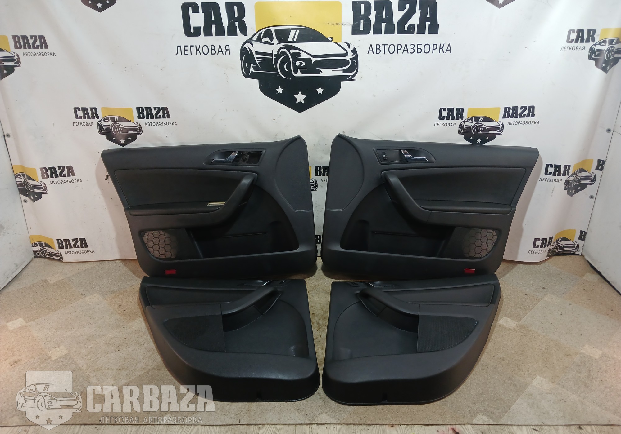 5L0867211 Обшивки дверей (комплект) для Skoda Yeti (с 2009 по 2018)