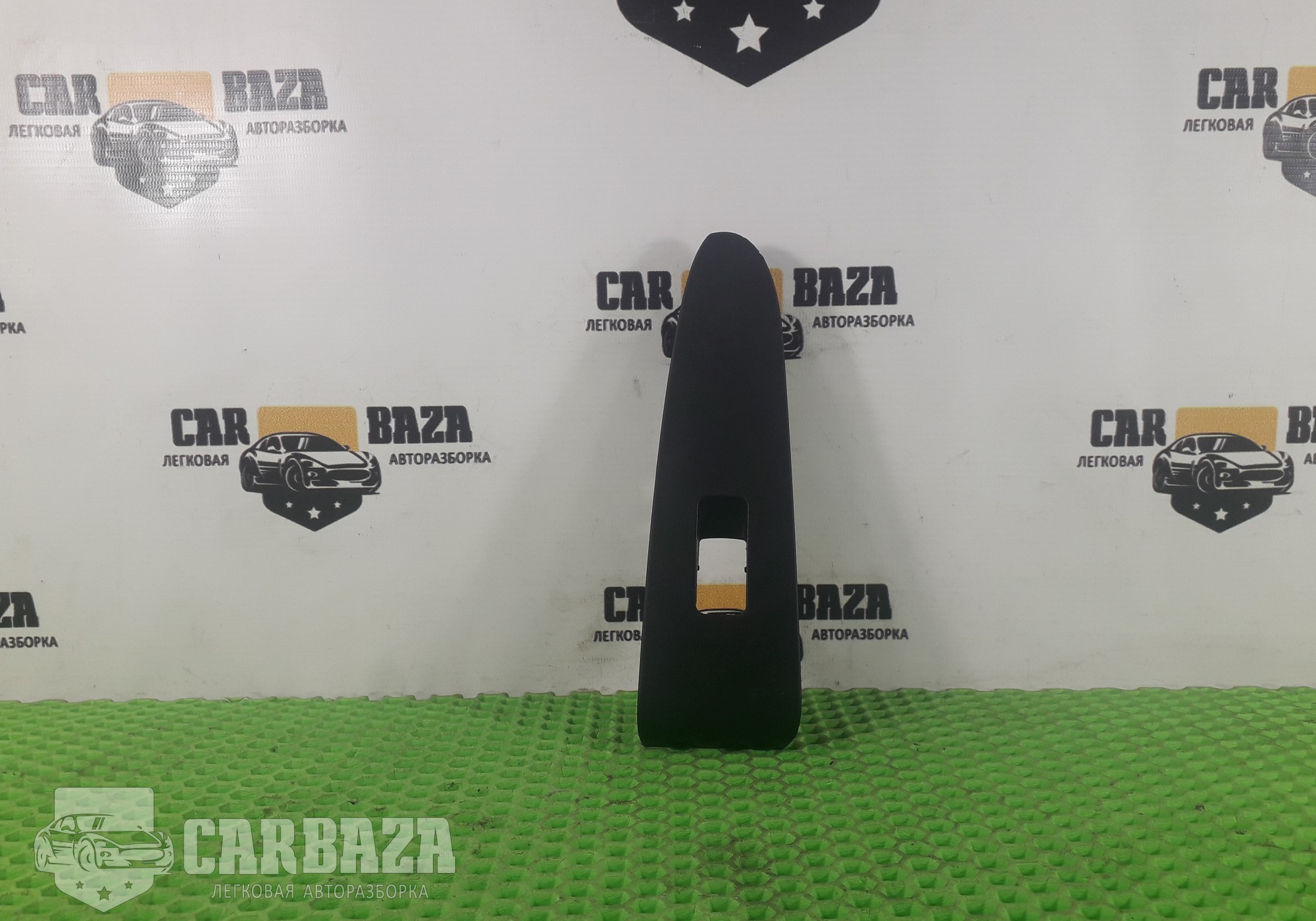 935803W000WK Накладка кнопки стеклоподъёмника задняя правая R для Kia Sportage III (с 2010 по 2016)