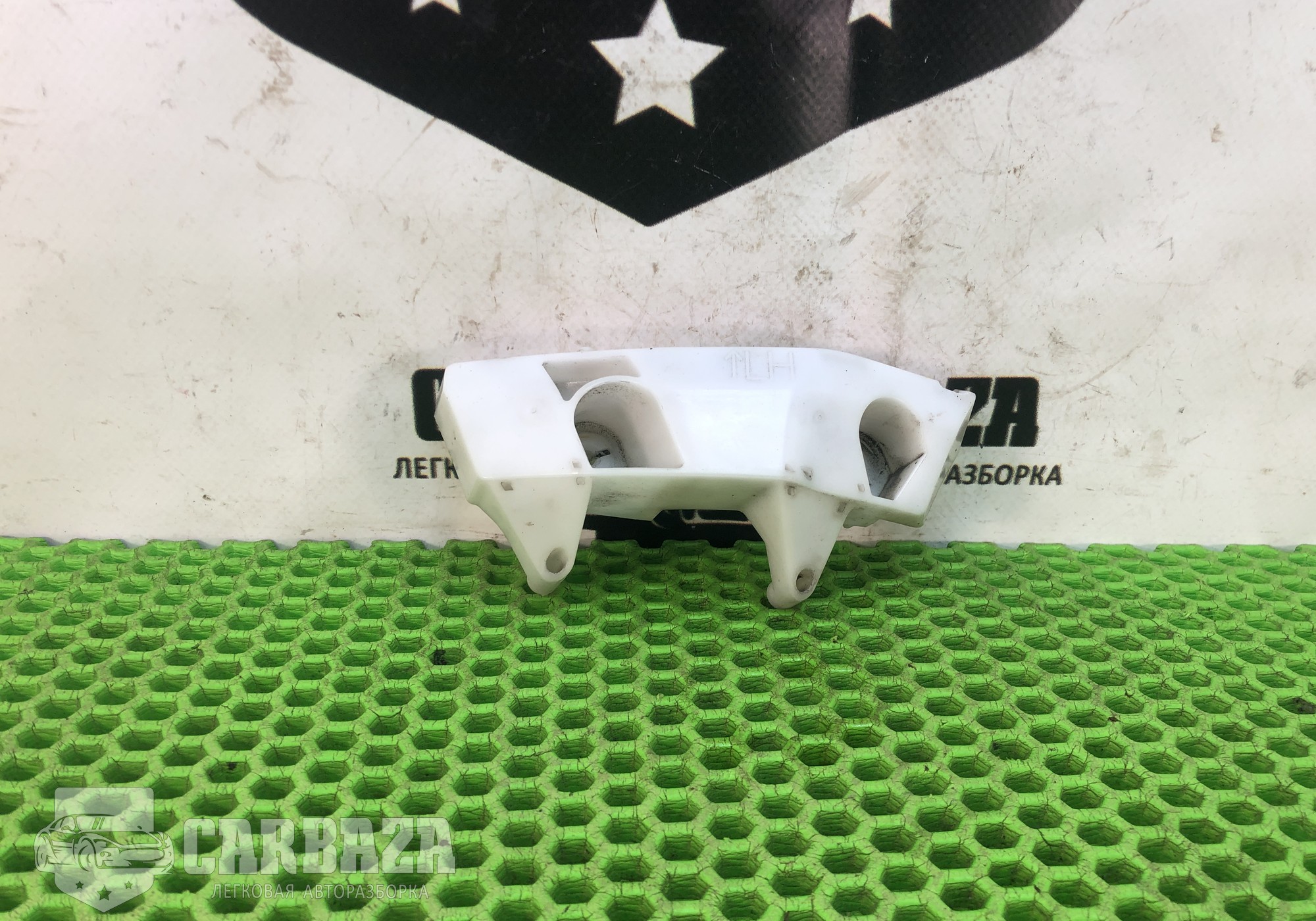 622211CA0A Кронштейн переднего левого крыла