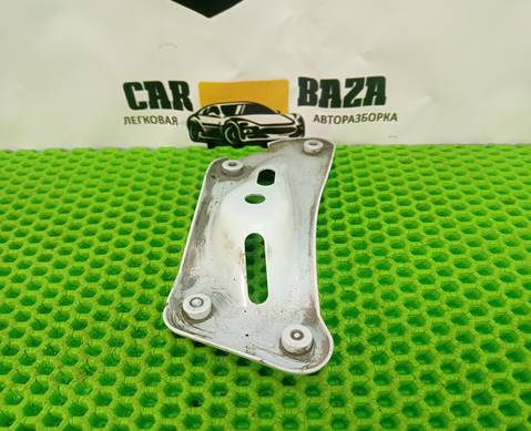 1Z0810680A Кронштейн правого крыла для Skoda Yeti (с 2009 по 2018)
