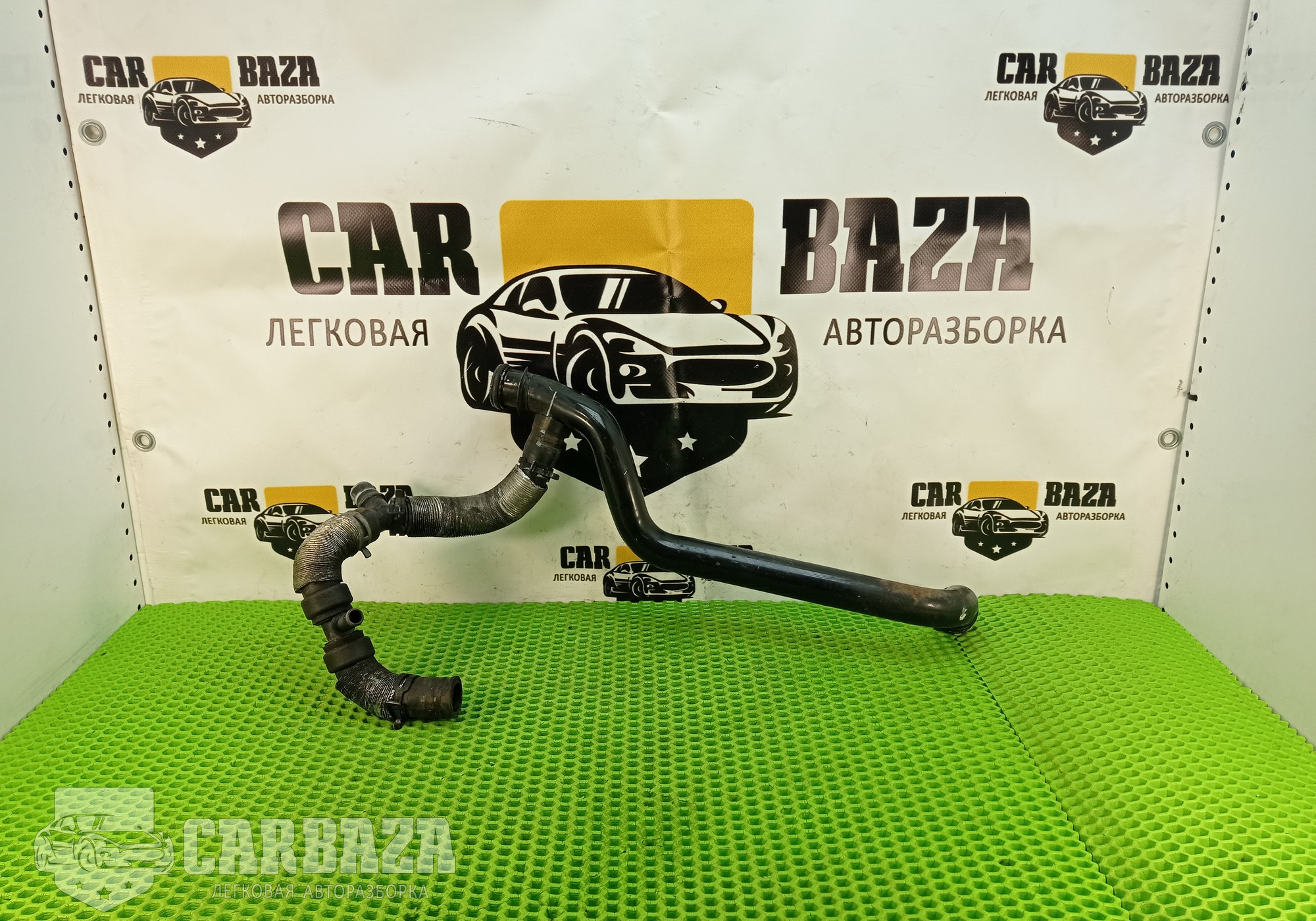 LR001311 Патрубок системы охлаждения