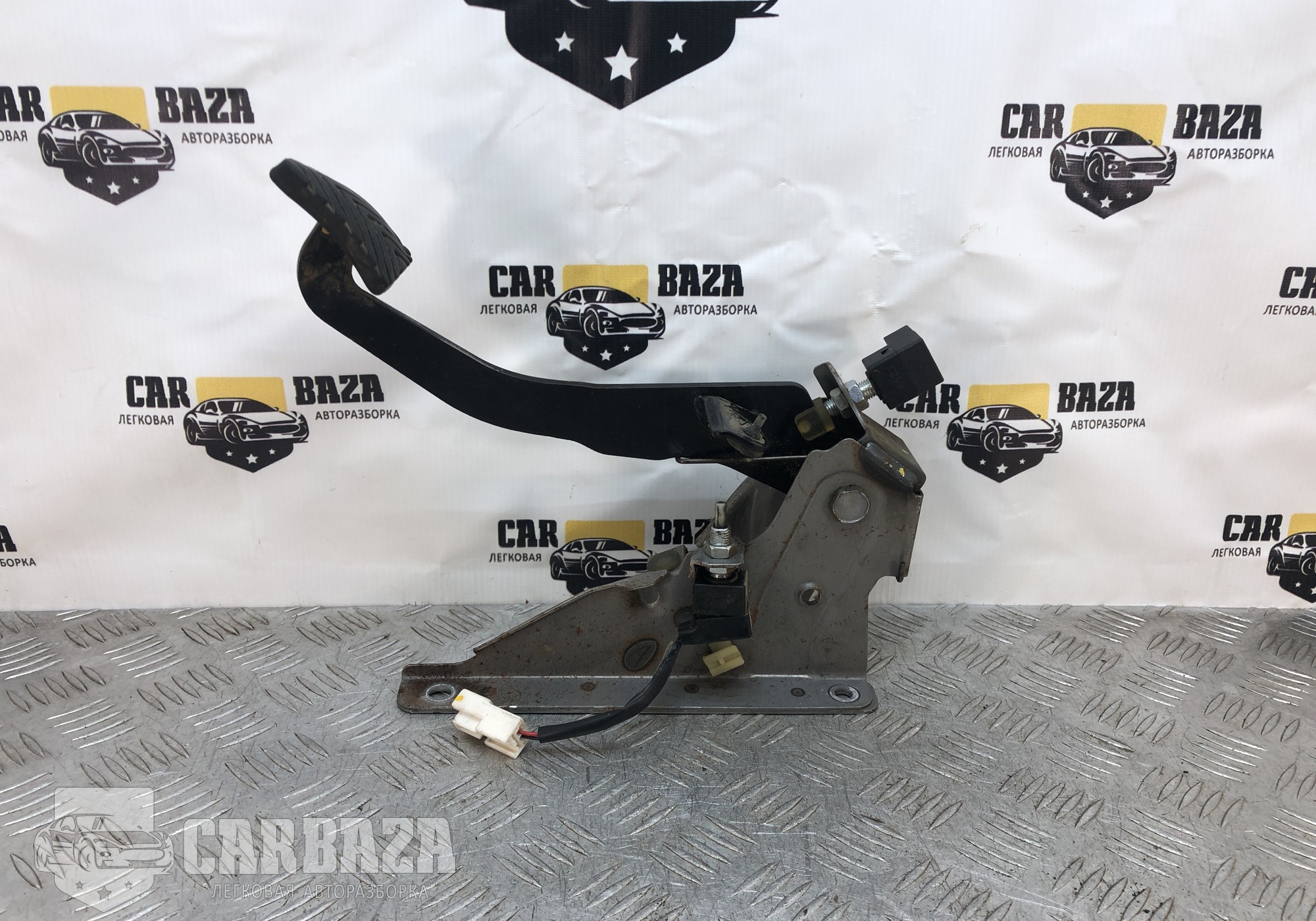 328021R100 Педаль сцепления