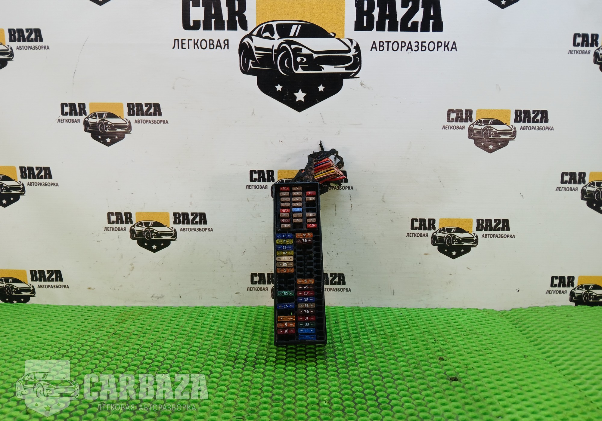6R0937615A Блок предохранителей салона
