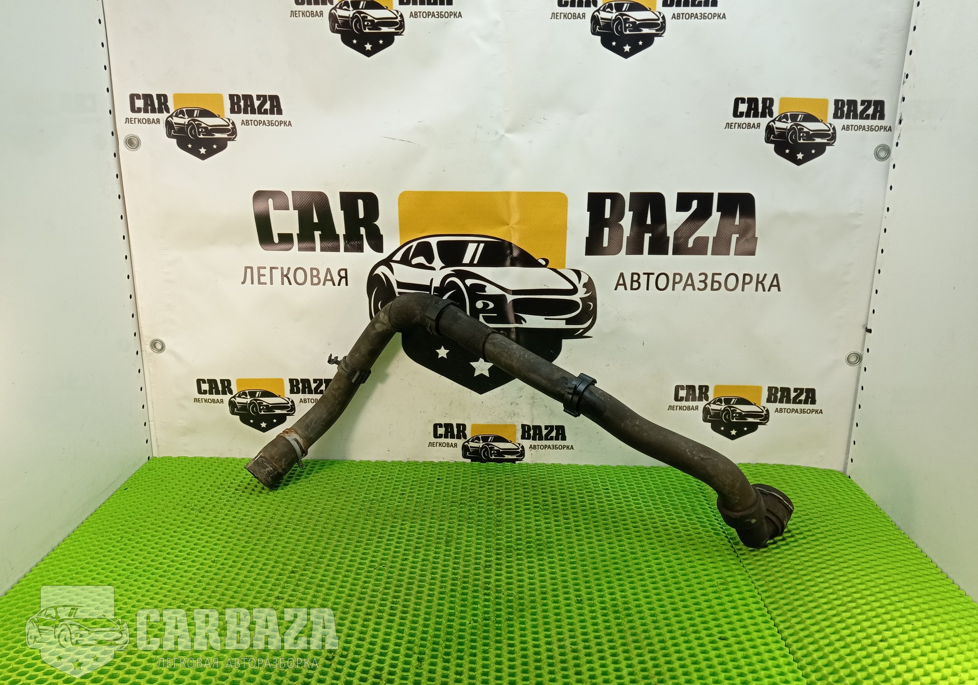 LR001311 Патрубок системы охлаждения