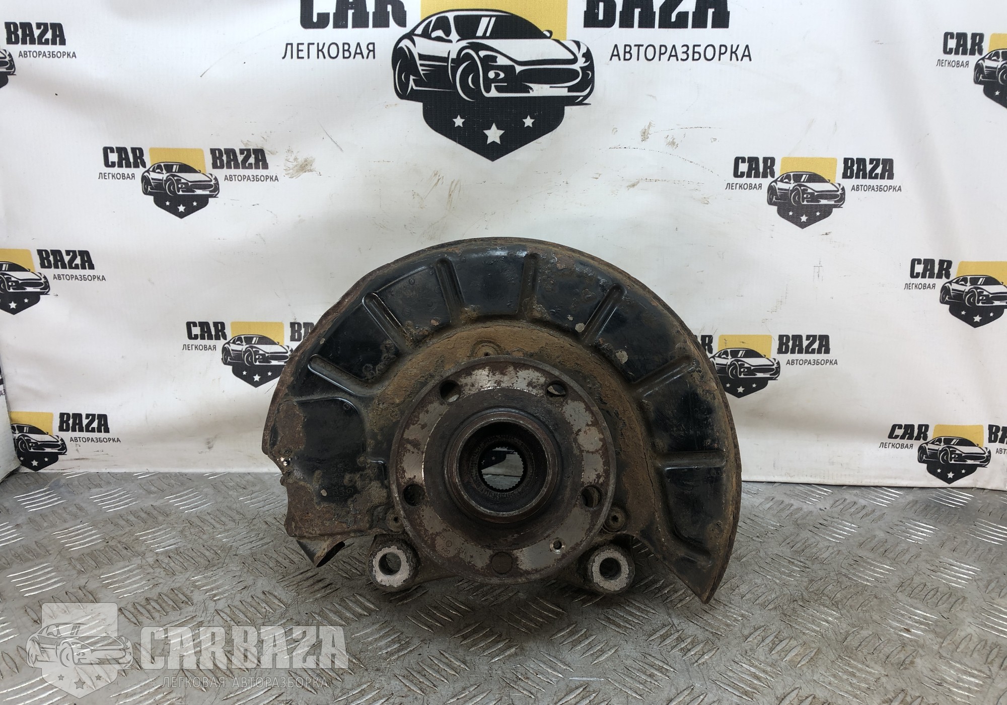 3C0407254F Кулак поворотный правый