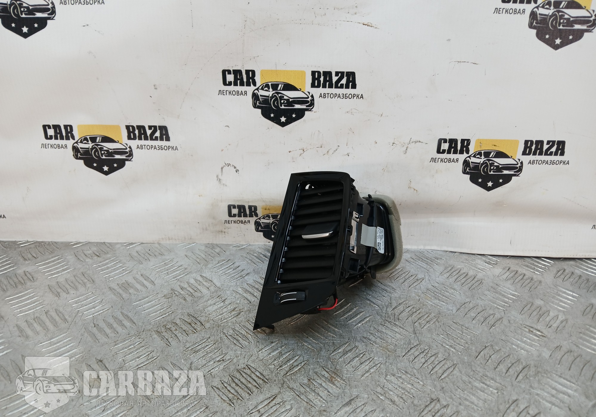 32277963 Воздуховод центральный правый для Volvo XC90 II (с 2014)