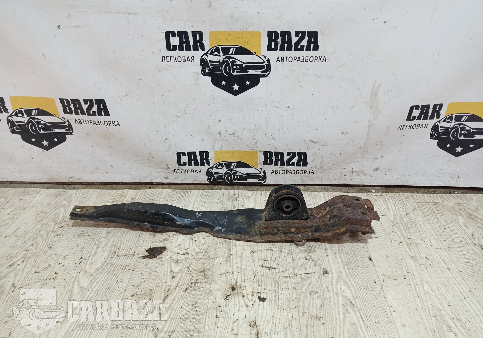 MR589557 Балка продольная передняя для Mitsubishi Outlander I (с 2002 по 2008)