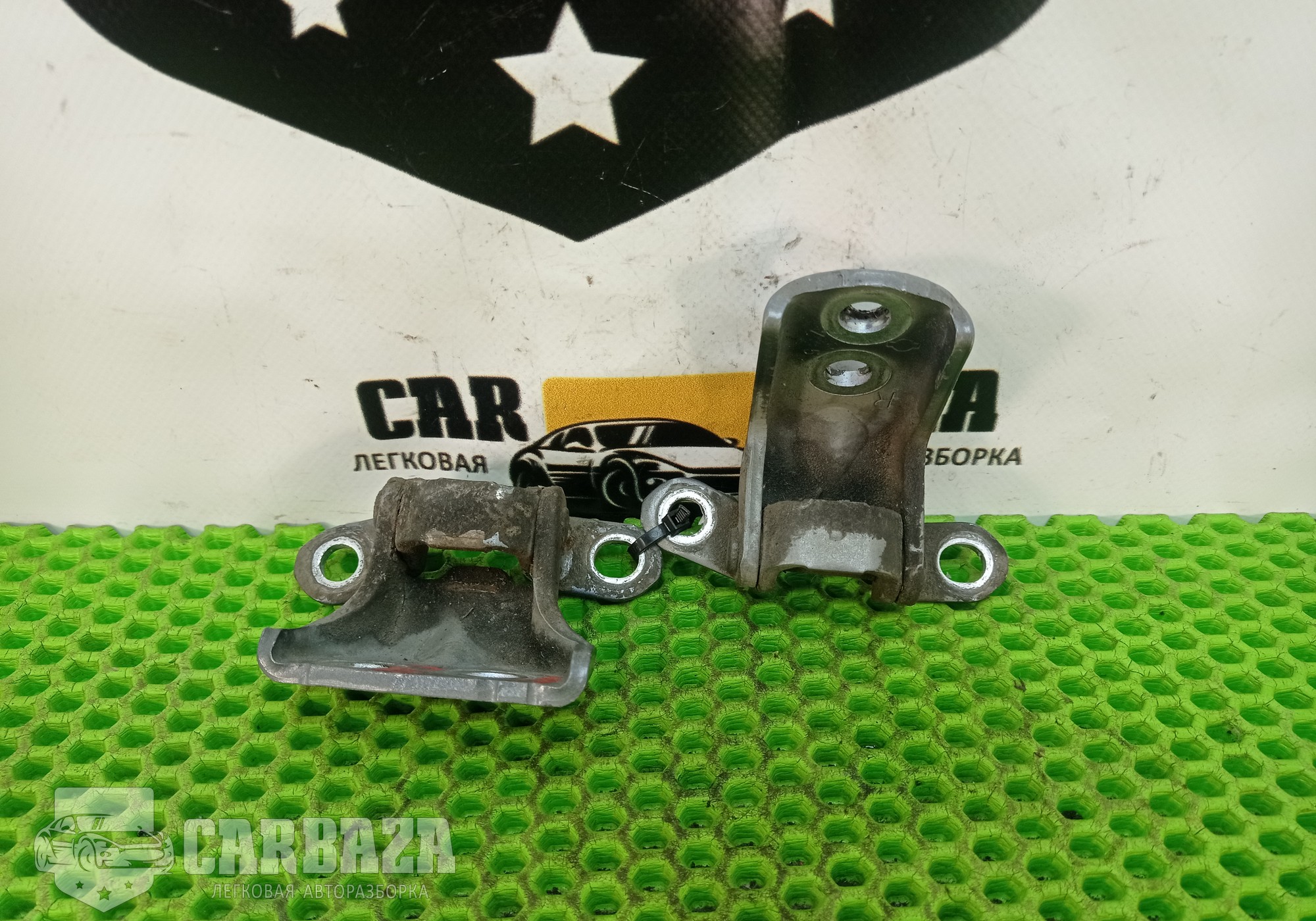 80420BU030 Петли передней правой двери