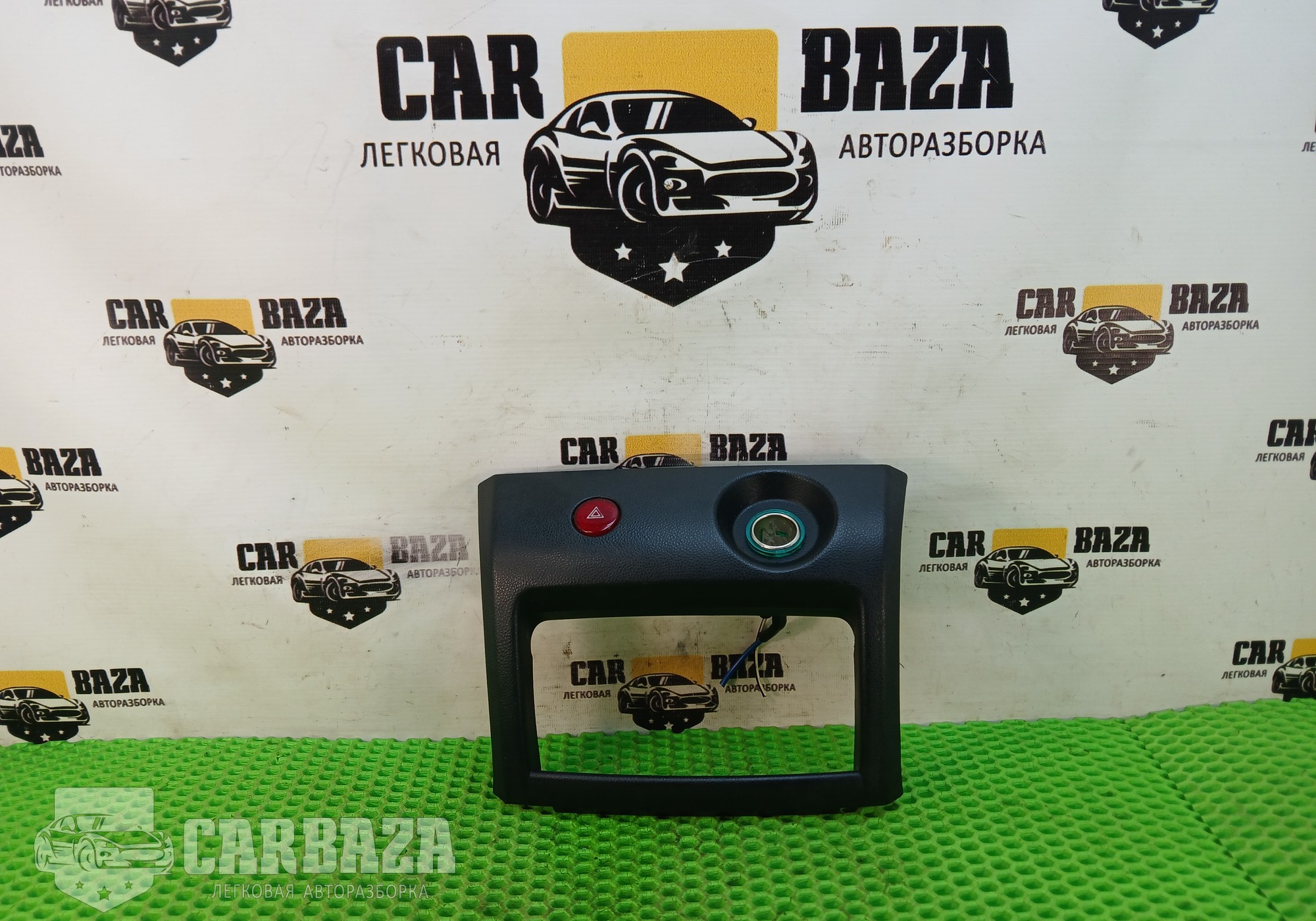 MR975139 Накладка торпедо центральная для Mitsubishi Outlander I (с 2002 по 2008)