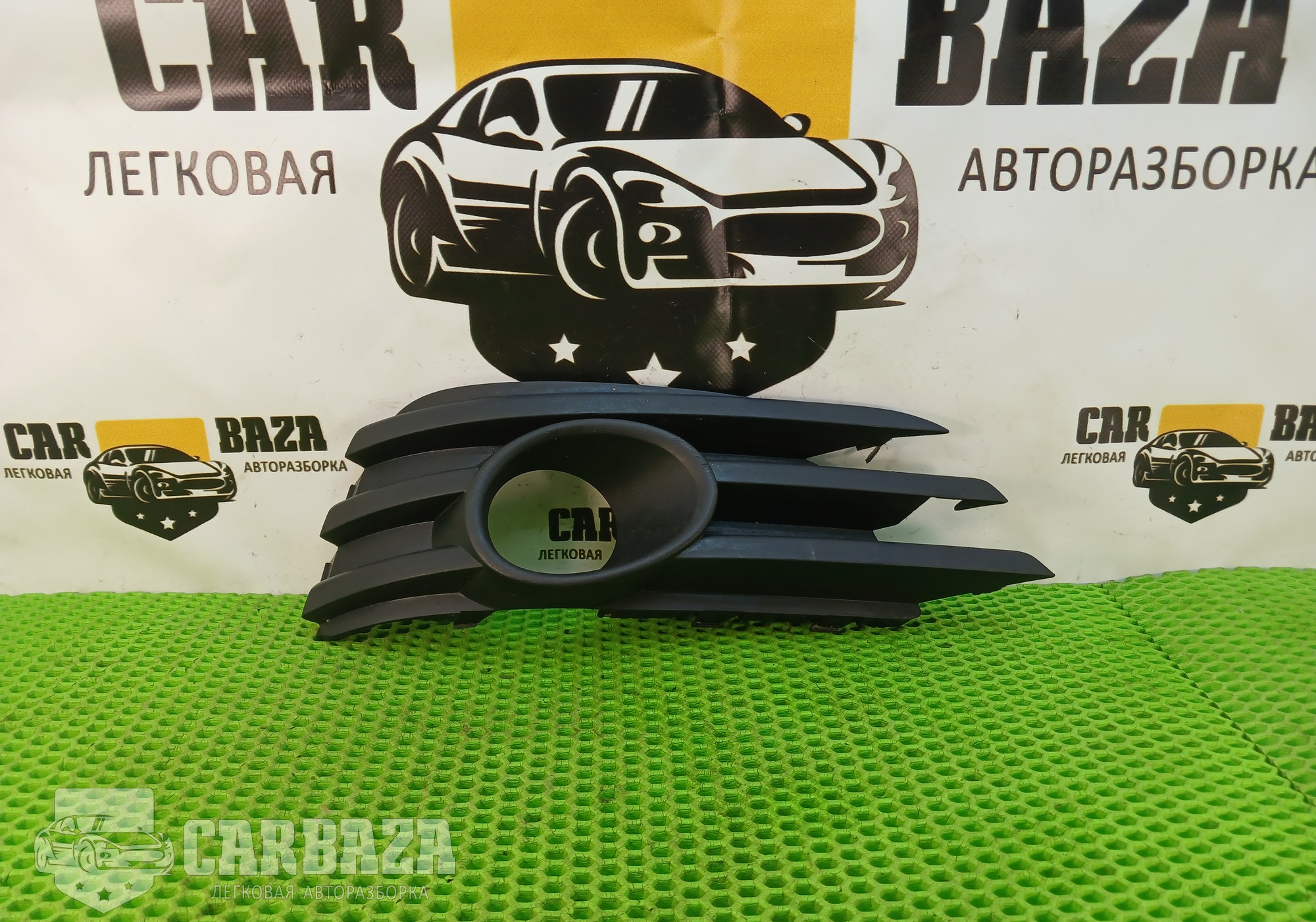 551004542 Заглушка бампера передняя правая для Opel Vectra C (с 2002)