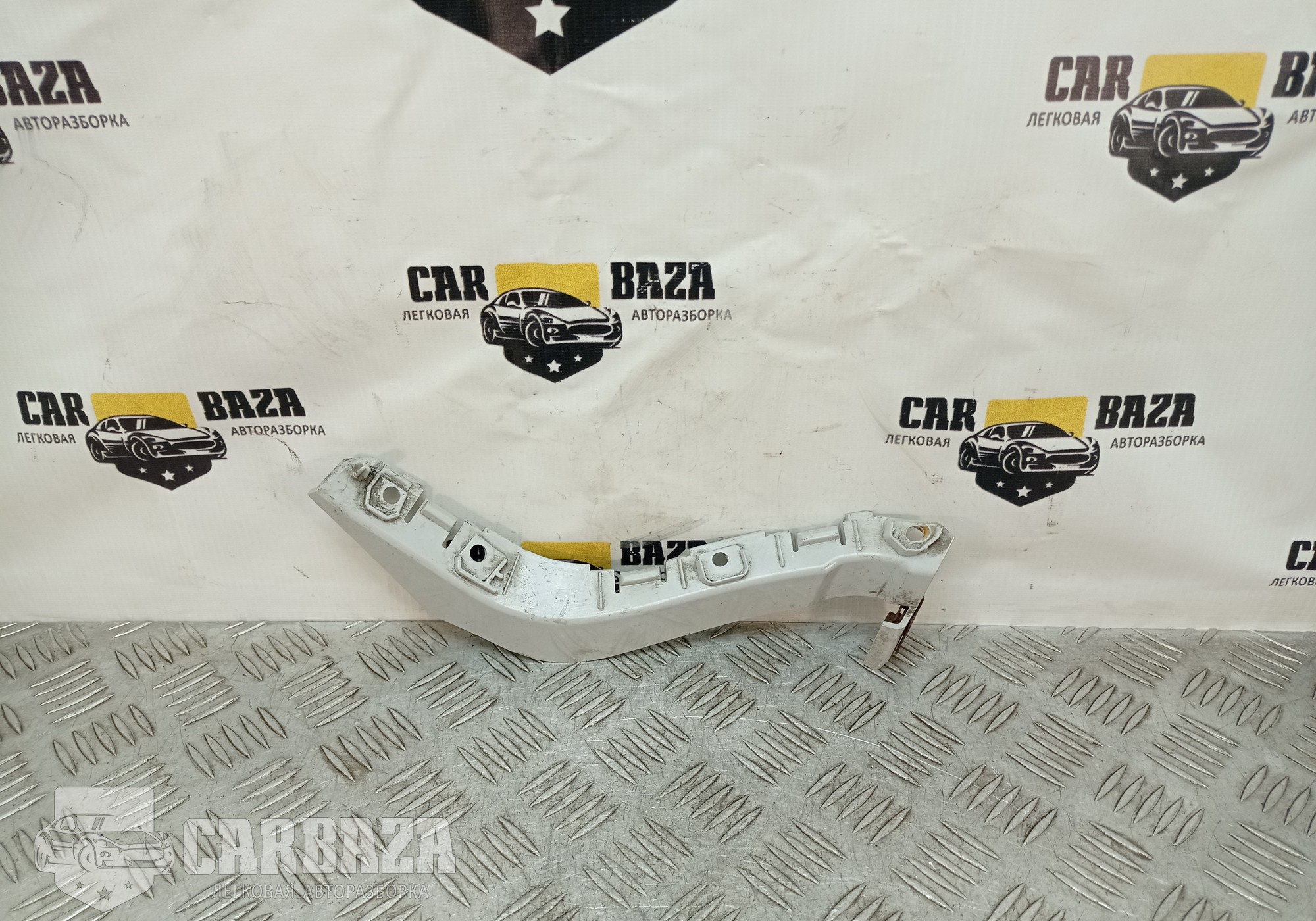 BJ3217A882AC Кронштейн заднего бампера левый для Land Rover Range Rover Evoque (с 2011)