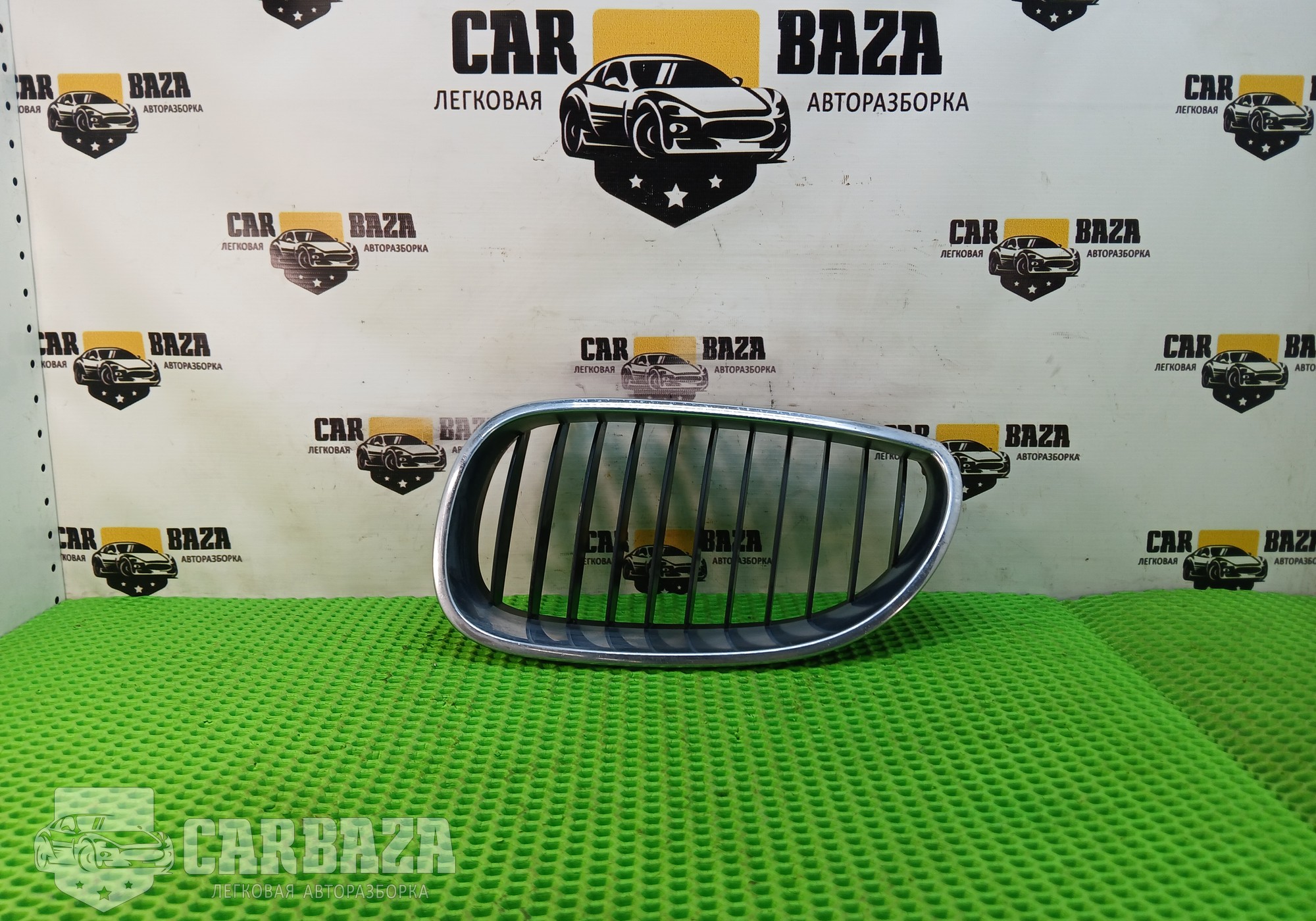 51137027061 Решетка радиатора левая для BMW 5 E60/E61 (с 2004 по 2010)