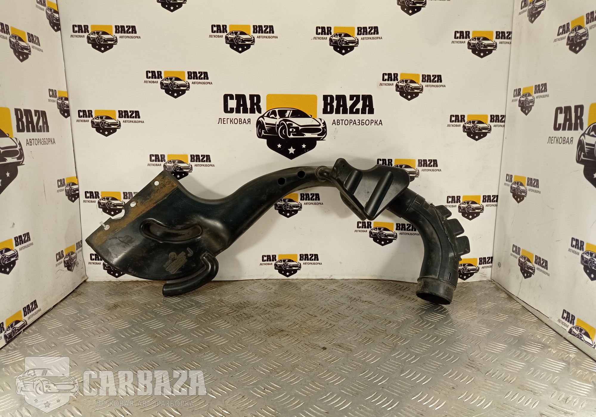 1028087S01 Воздухозаборник для Nissan