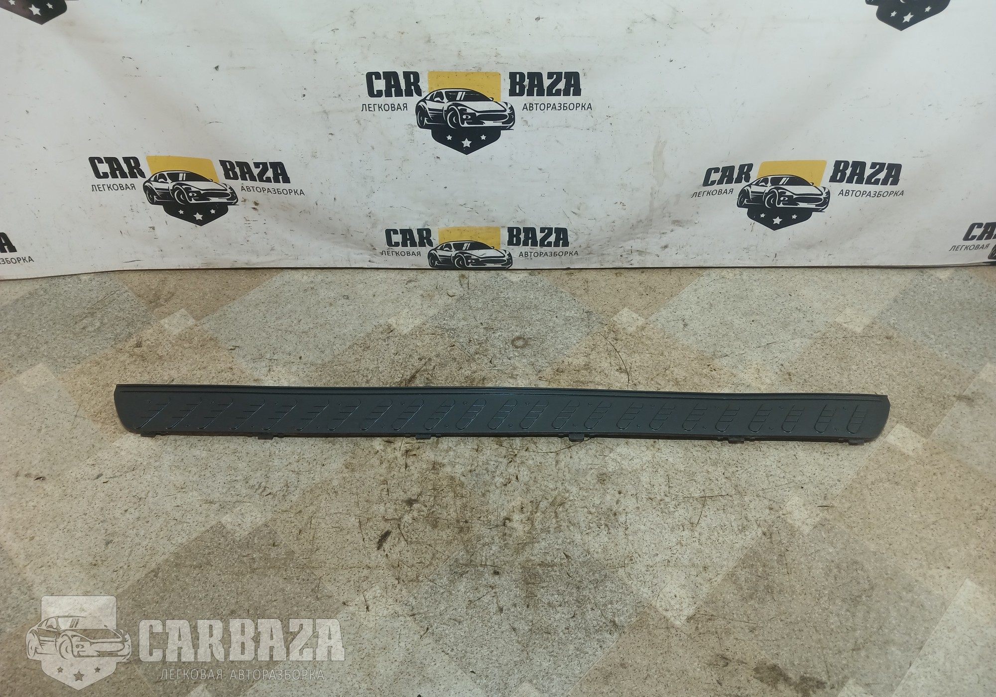 MR117273 Накладка заднего бампера для Mitsubishi Pajero III (с 2000 по 2007)