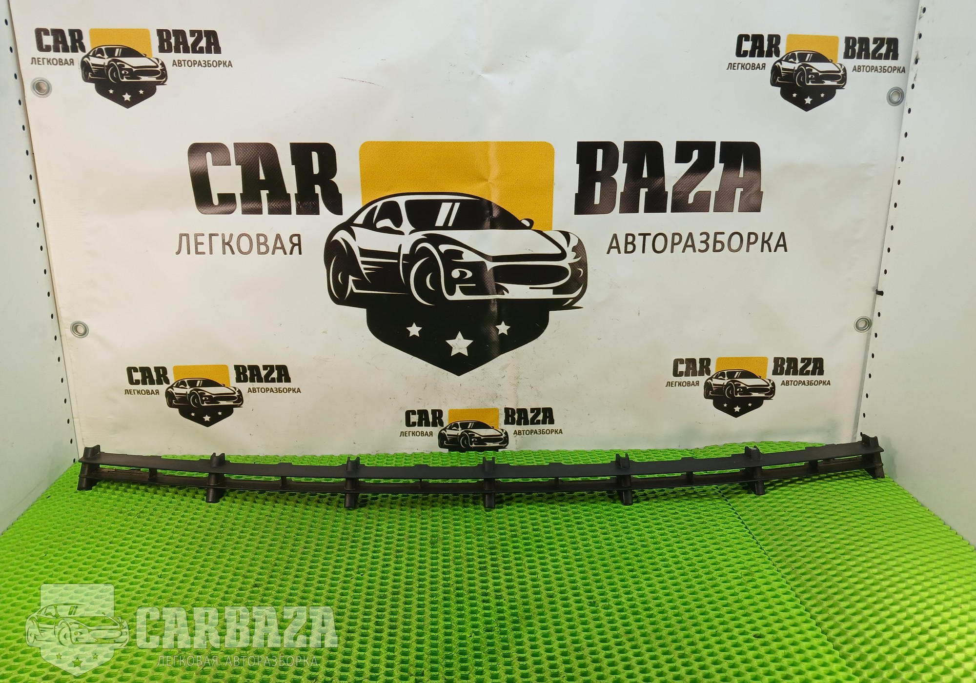 1400528 Решетка в бампер центральная