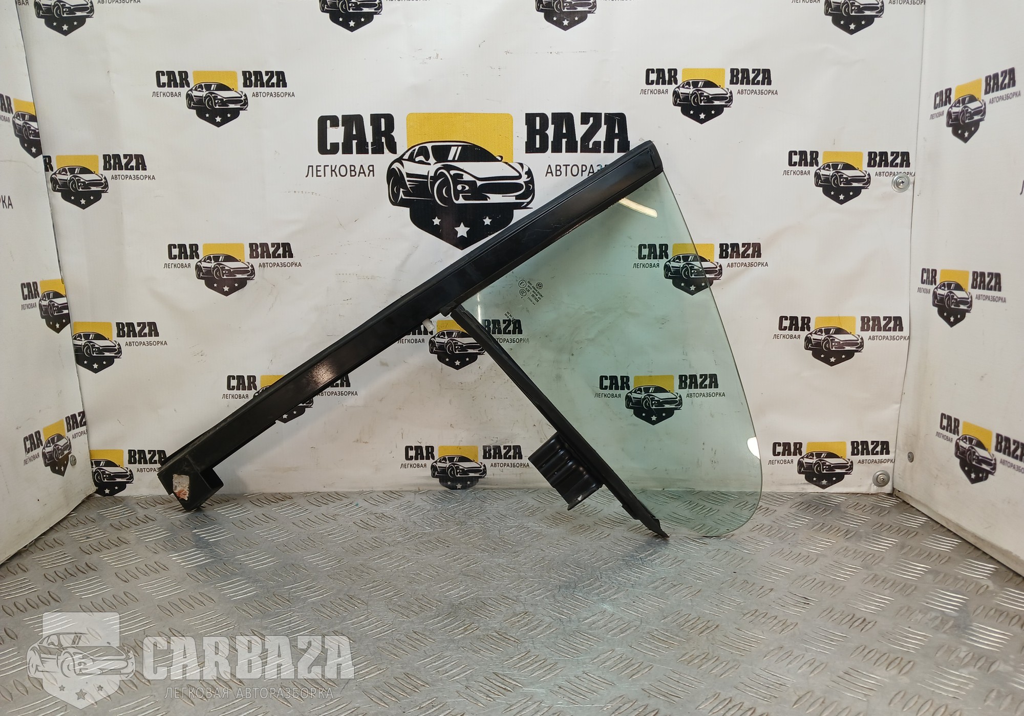 3C8845215 Стекло двери заднее левое для Volkswagen Passat CC (с 2008 по 2017)