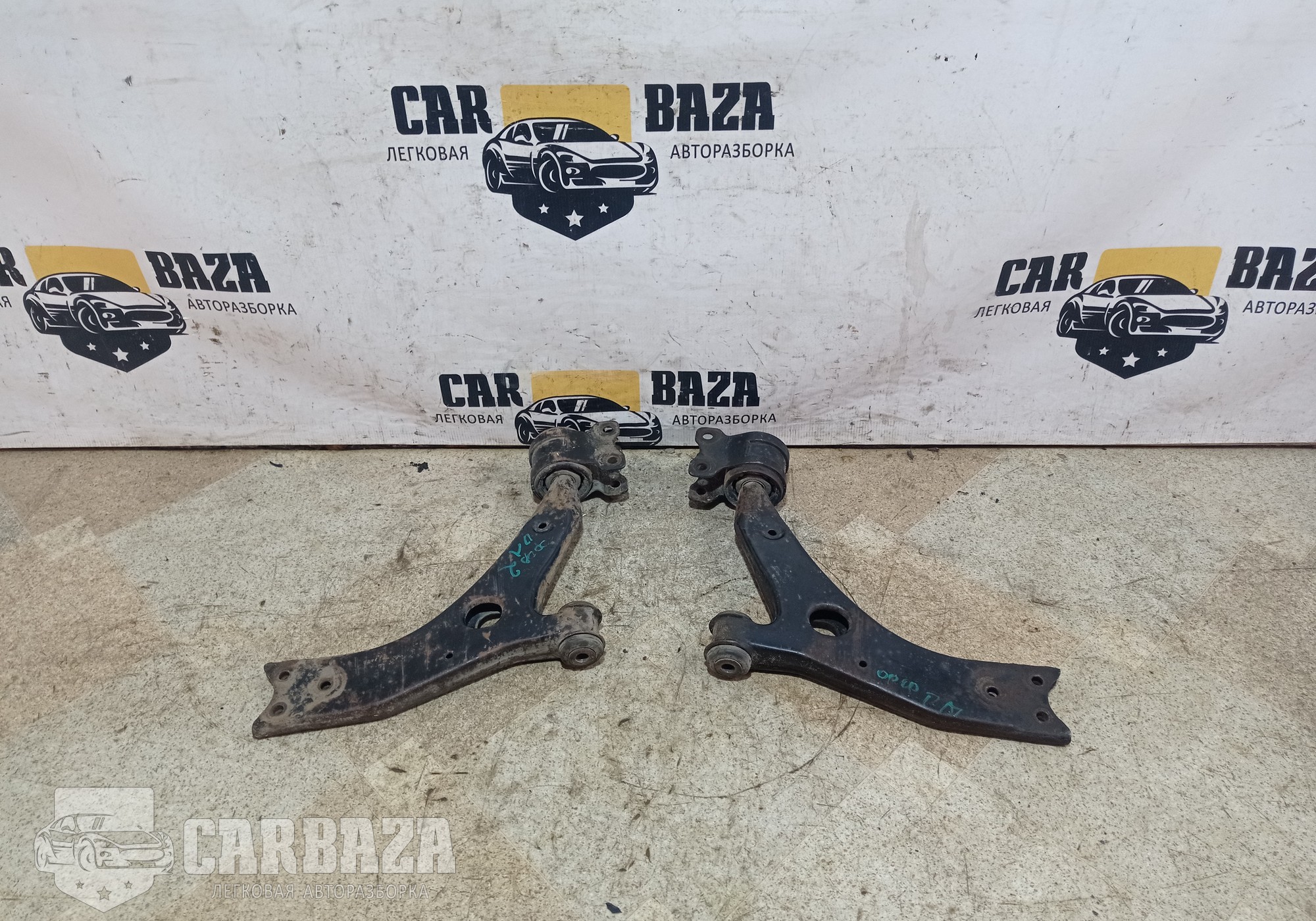 1570284 Рычаги подвески передние
