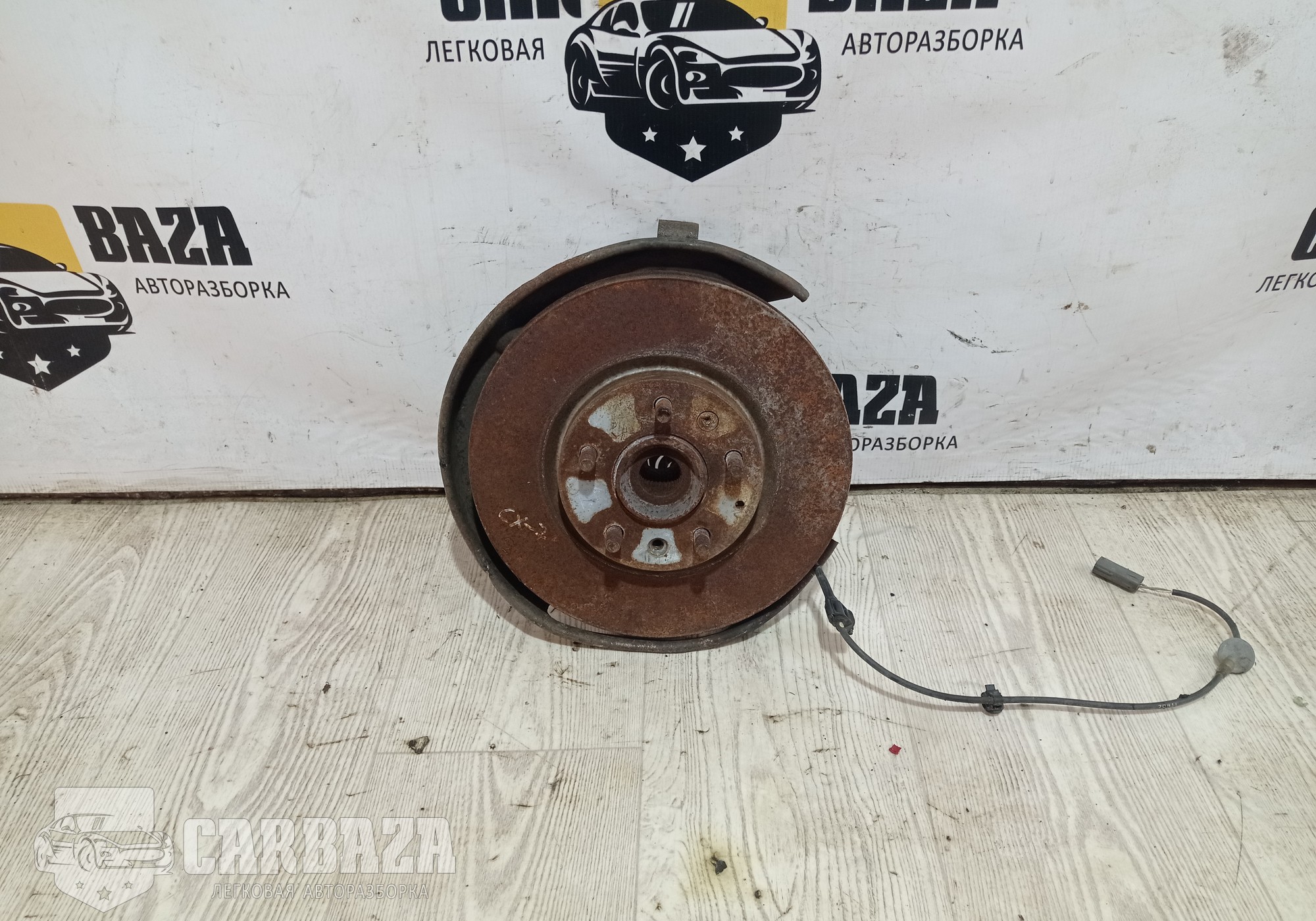 L20633020A Кулак поворотный передний правый