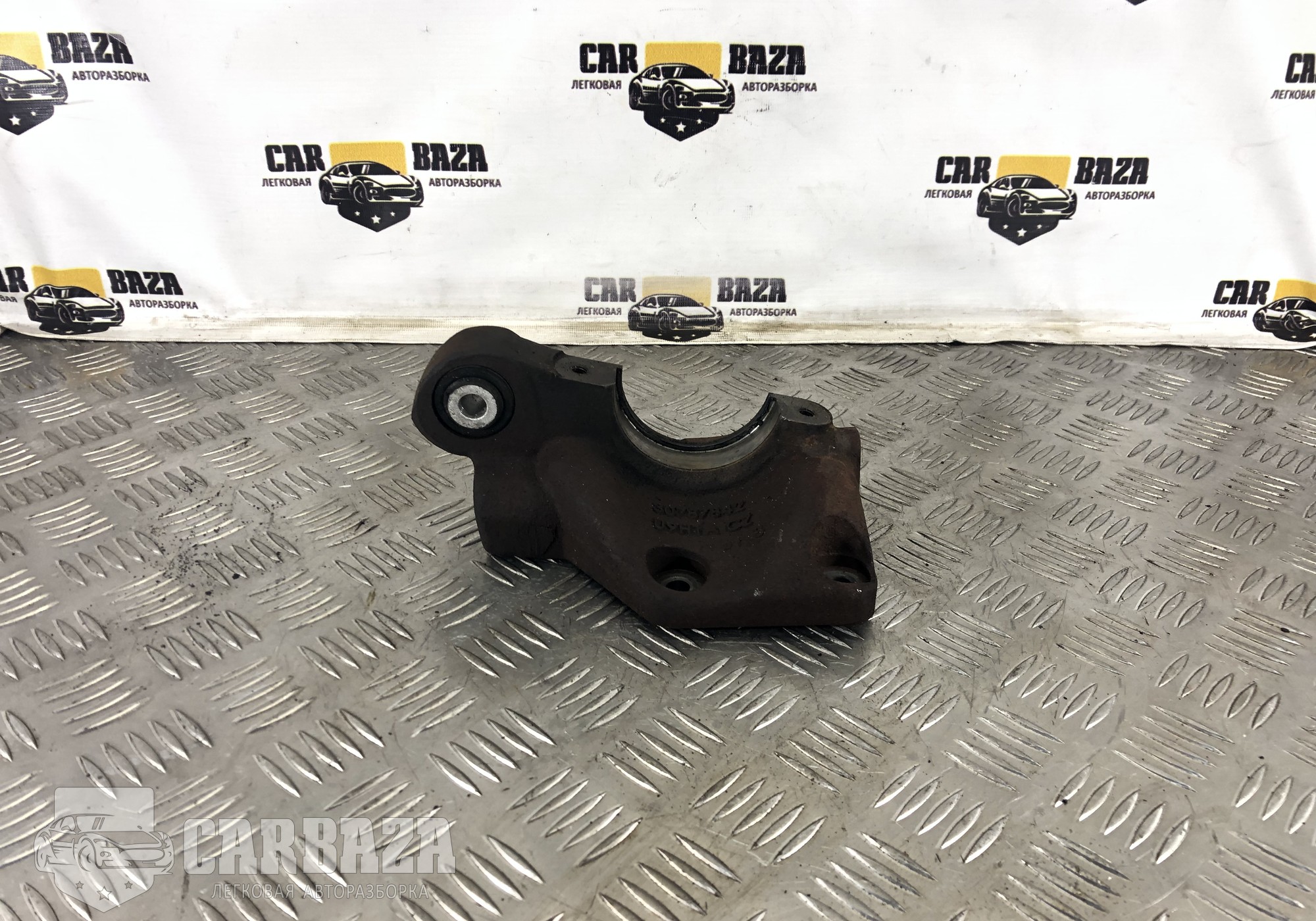 30787842 Кронштейн привода передний правый R для Volvo V60