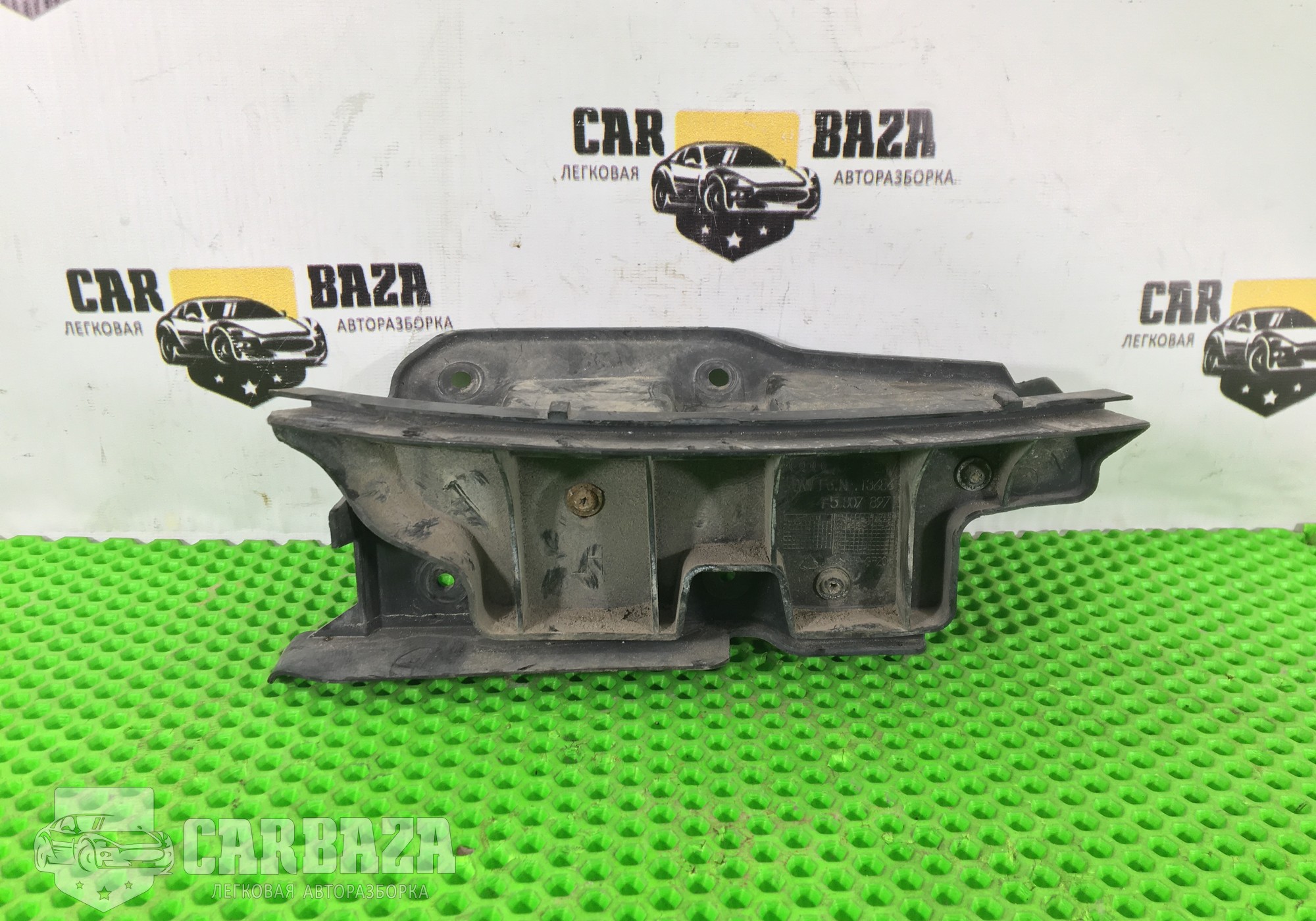 4F5807897 Направляющая заднего бампера левая L для Audi A6 C6 (с 2004 по 2011)