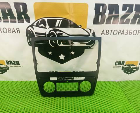5L0858069H Рамка магнитолы для Skoda Yeti (с 2009 по 2018)