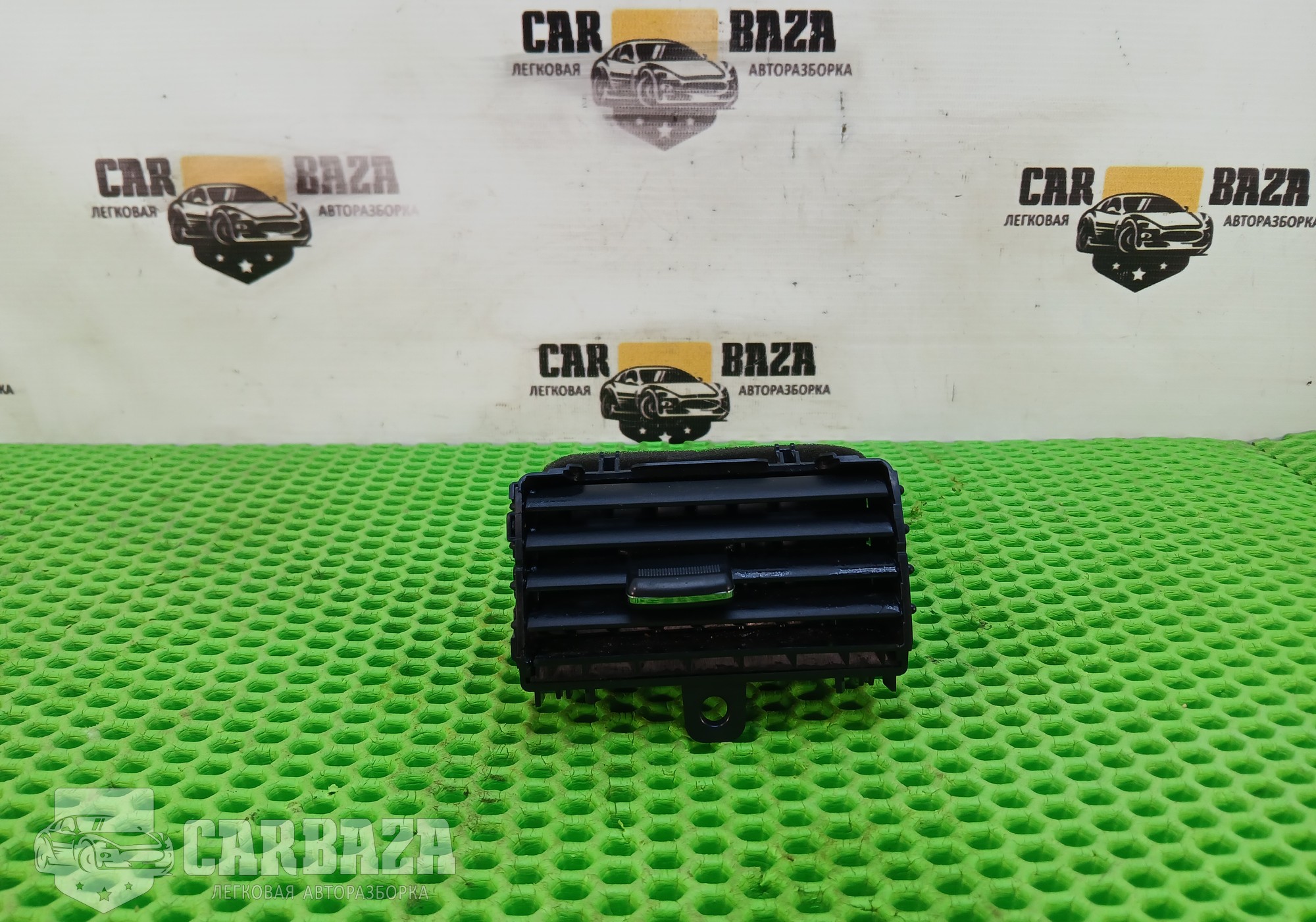 8030A205 Дефлектор воздушный правый для Mitsubishi Outlander III (с 2012)
