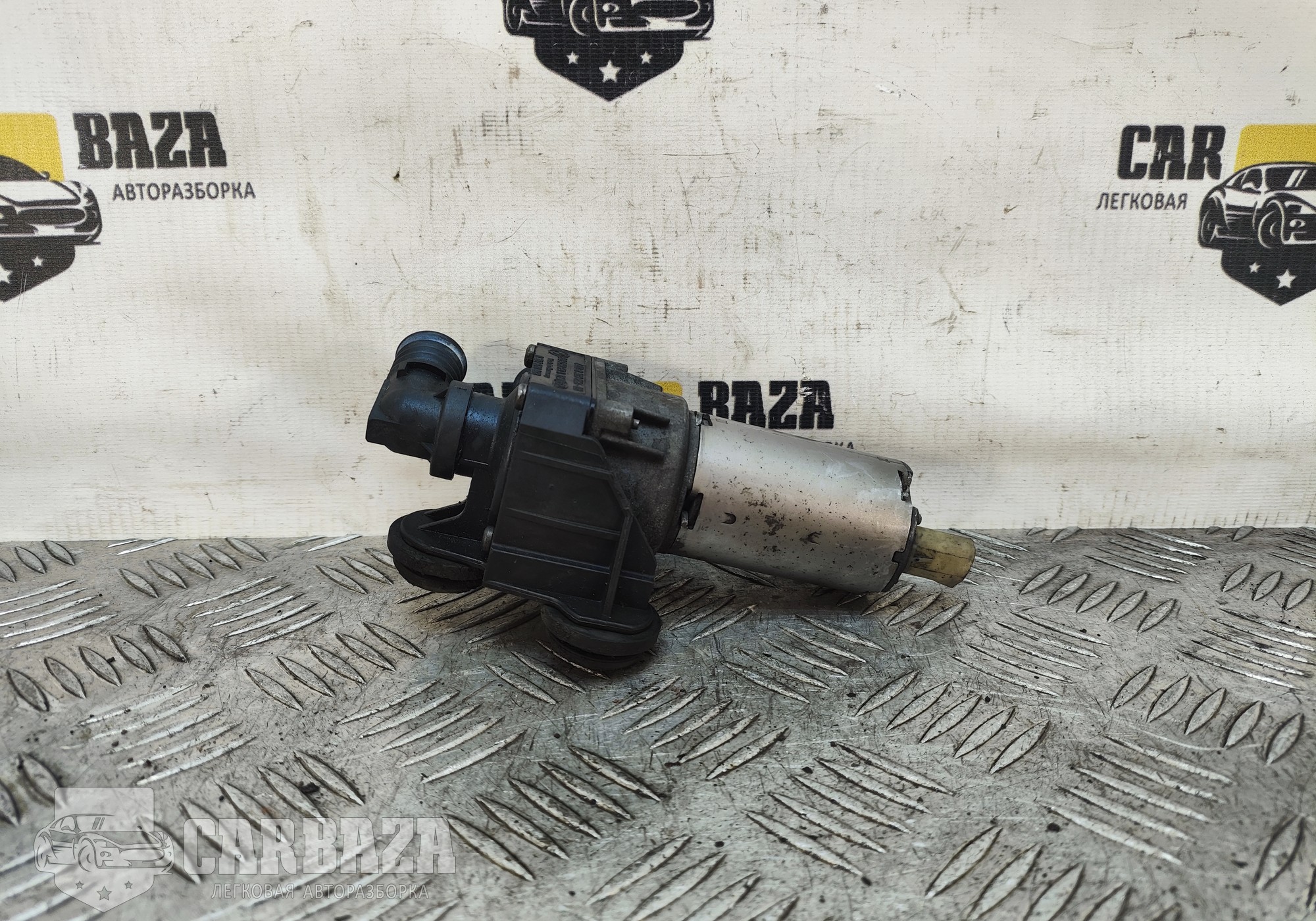 64118369806 Насос водяной (помпа) M47D20 2.0 дизель для BMW 1 E81/E82/E87/E88 (с 2006 по 2014)