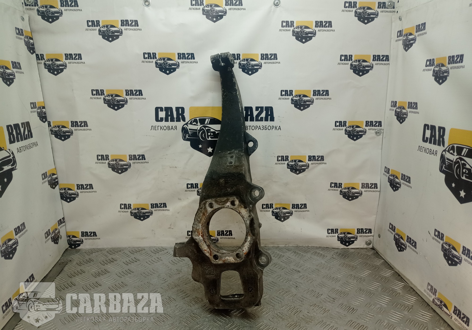 400141CA0A Кулак передний правый