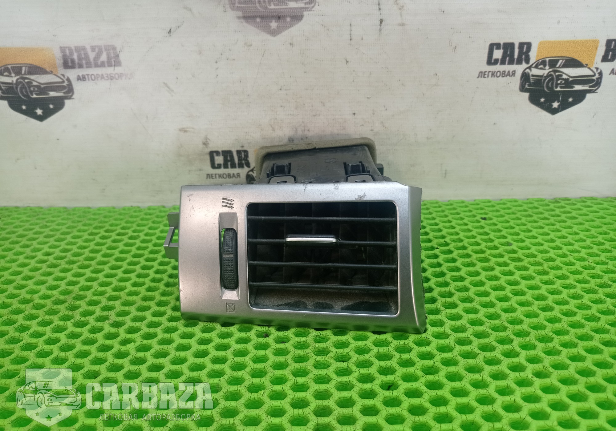 68761EL00A Дефлектор воздушный левый C11 для Nissan Tiida I (с 2004 по 2014)