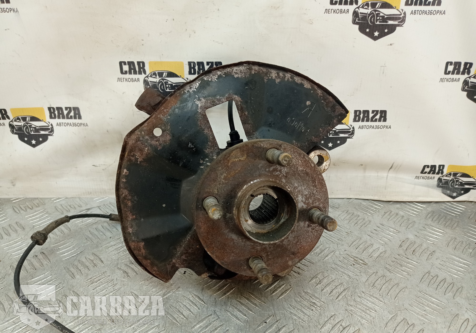D65133021A Кулак поворотный правый для Mazda 2 II (с 2007 по 2014)