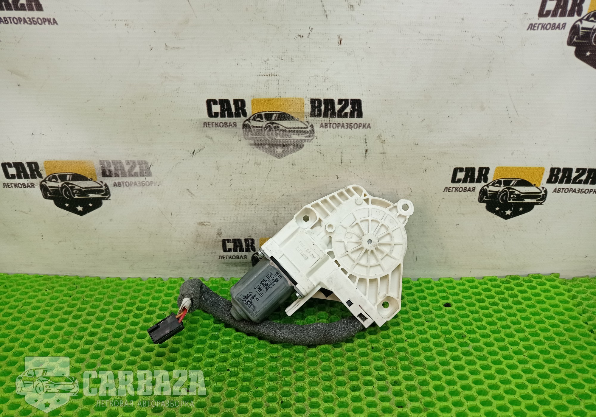 5L0959812A Моторчик стеклоподъемника задний правый для Skoda Yeti (с 2009 по 2018)