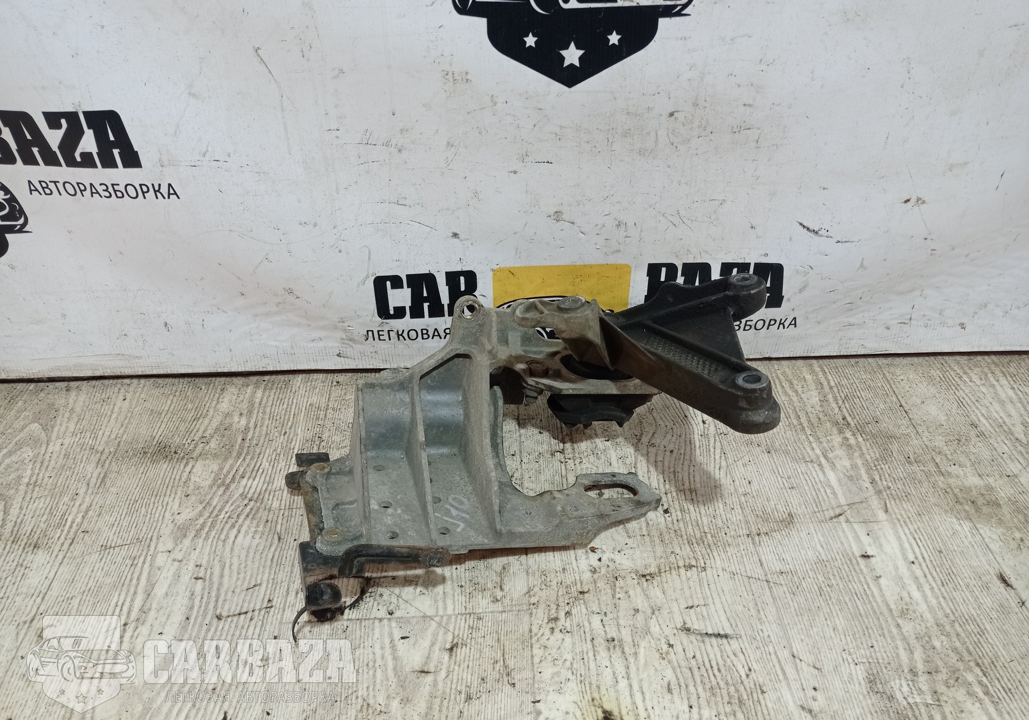 11254JD00A Кронштейн МКПП HR16DE