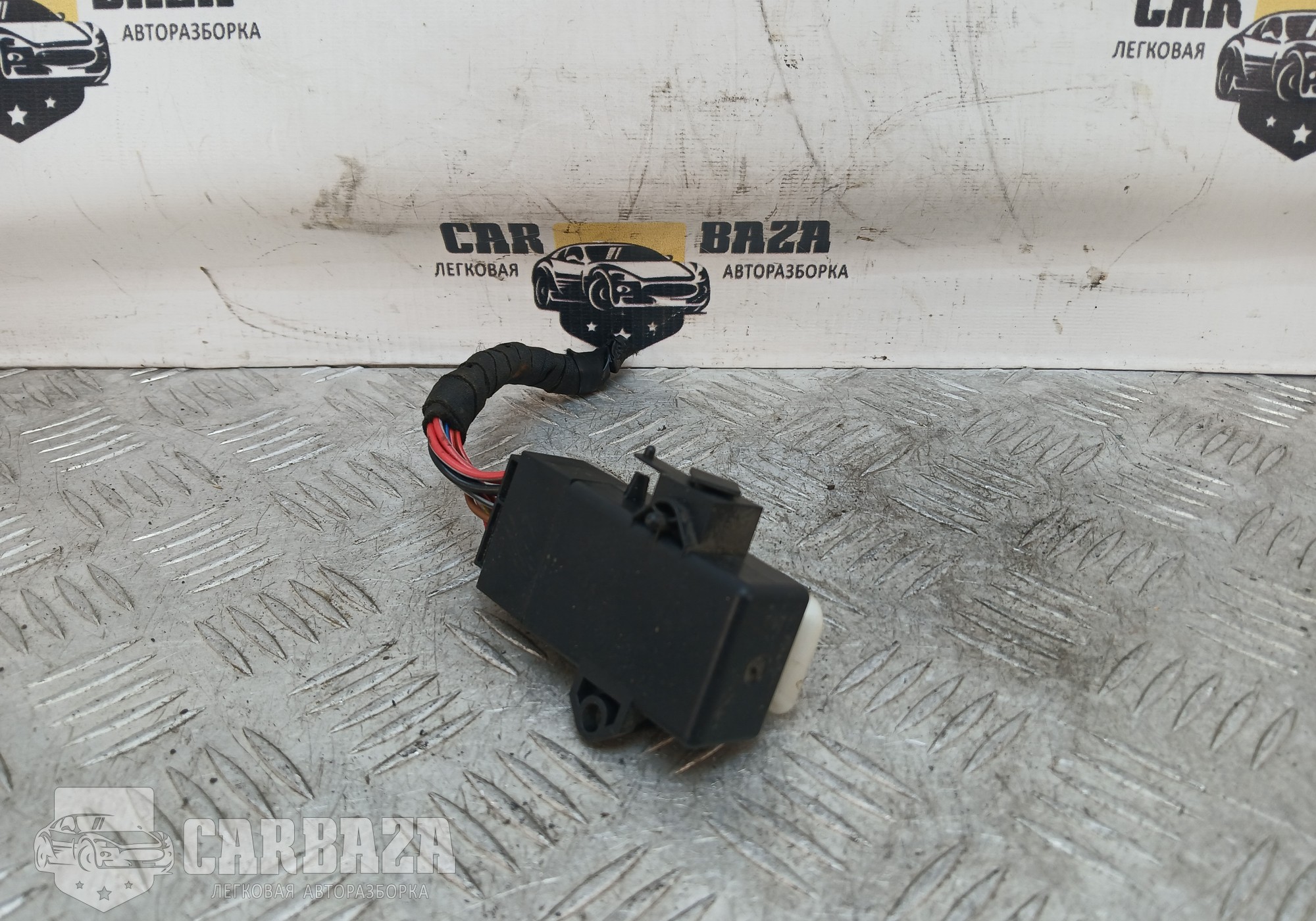 6R0959772A Блок управления подогревом сидений для Volkswagen Polo V (с 2009 по 2020)