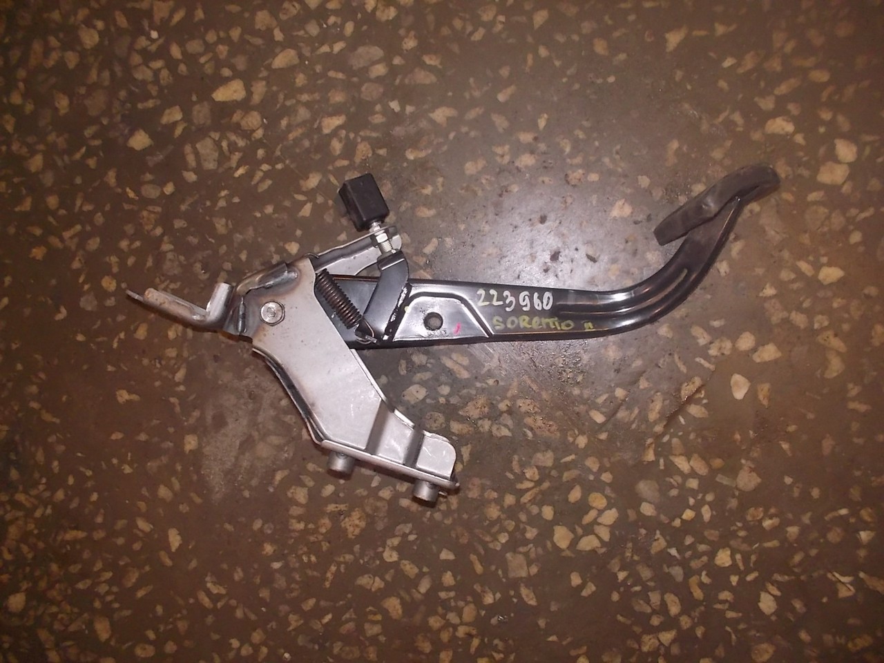 Проваливается педаль тормоза киа соренто - 94 фото