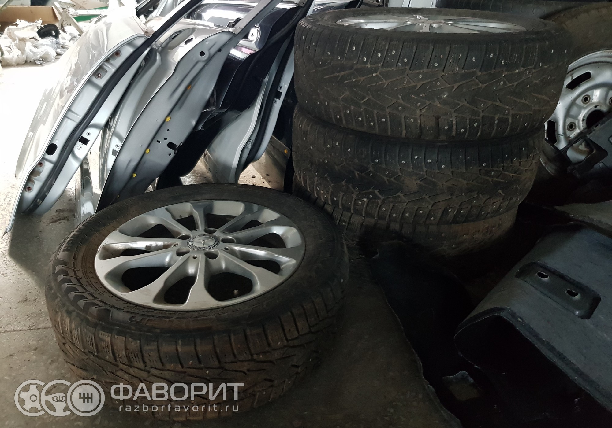 Комплект колес Nokian 21560 R17 зима для Mercedes-Benz GLA-class X156 -  купить б/у за 16985 р.