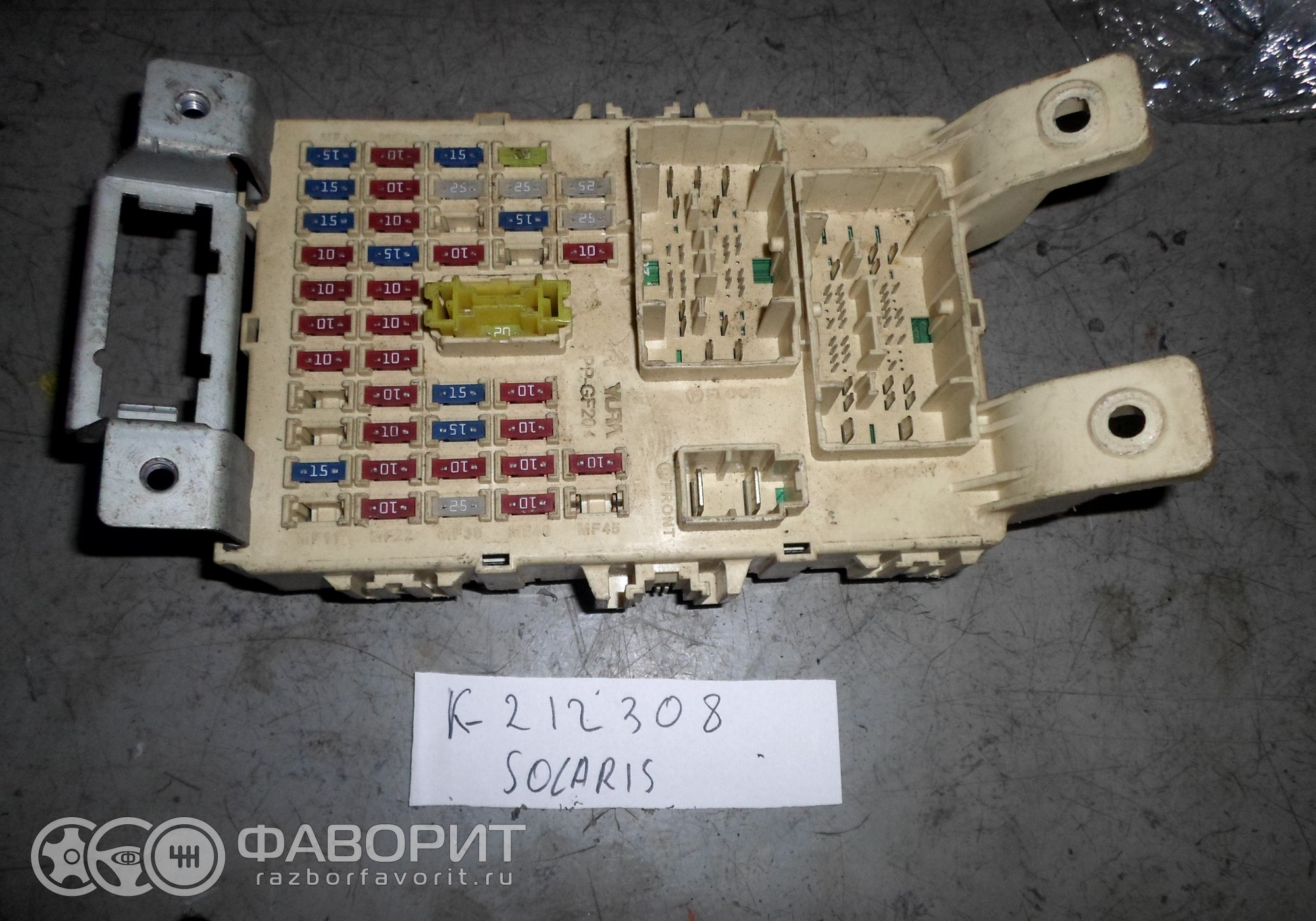 Hyundai solaris 2015 схема предохранителей. Схема блока предохранителей солярис 2012. Схема блока предохранителей солярис 2013. Блок предохранителей хендай солярис 2018. Монтажный блок солярис.