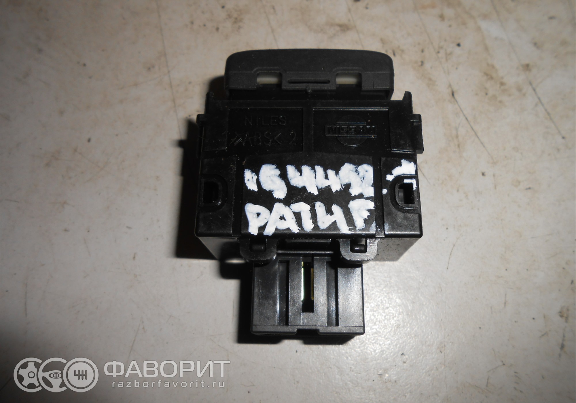 Кнопка ESP OFF 251455X00A для Nissan Pathfinder III - купить б/у за 599 р.