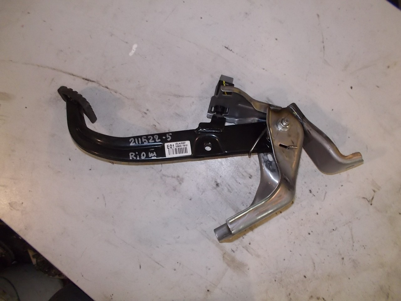 Как снять лягушку с педали тормоза на хендай солярис - 85 фото