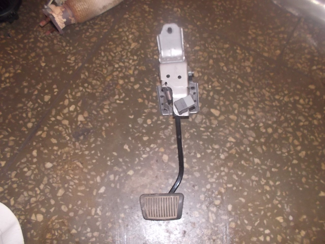 Проваливается педаль тормоза киа соренто - 94 фото