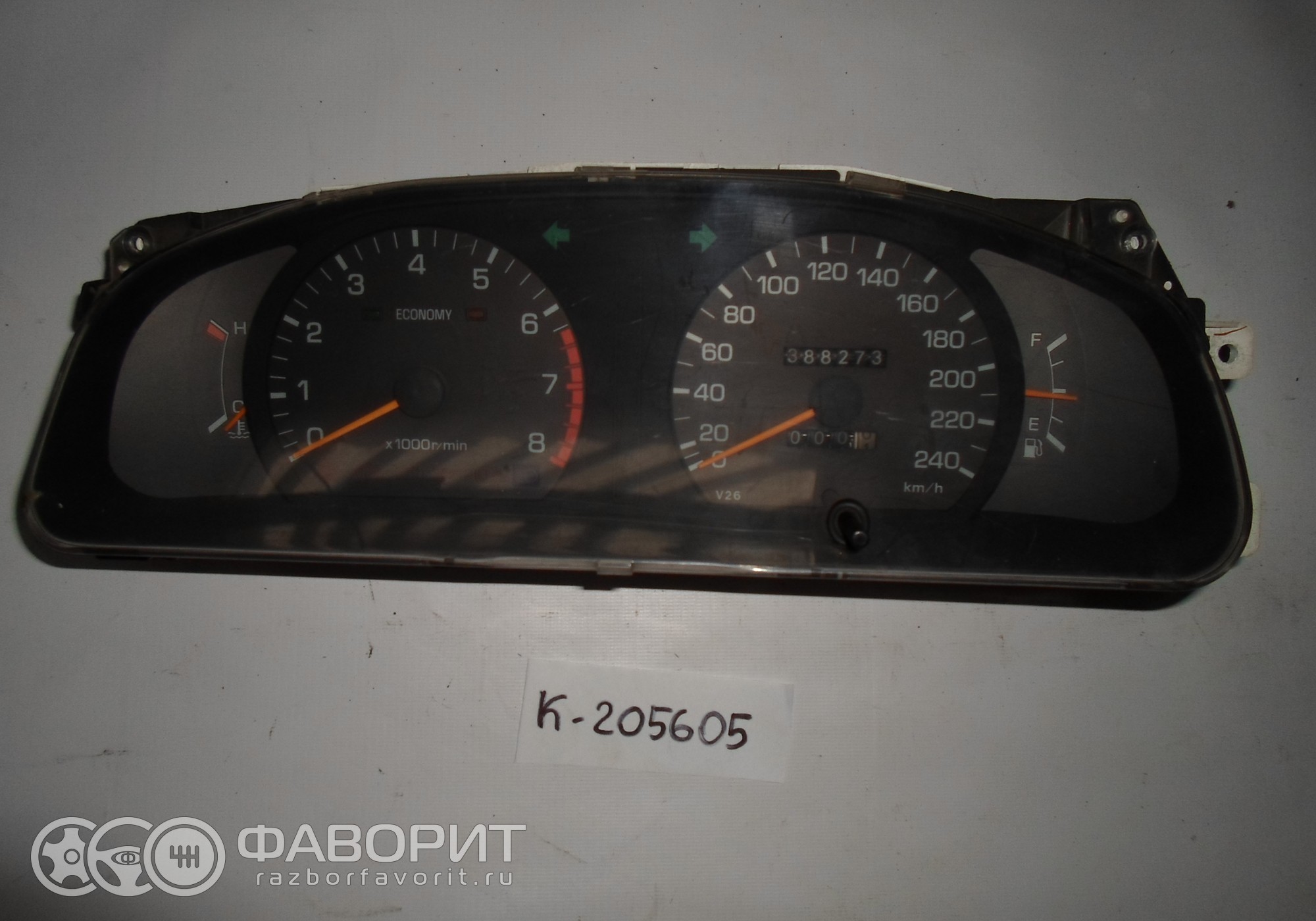 Панель приборов 8301033170 для Toyota Camry - купить б/у за 490 р.