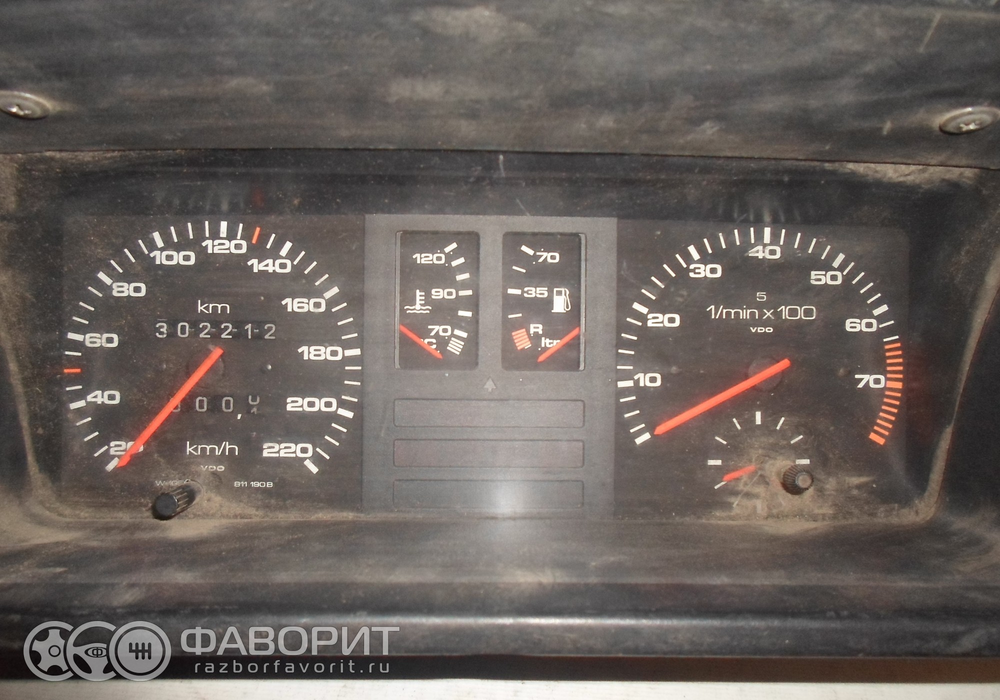 Панель приборов 81117434 для Audi 80 B2 - купить б/у за 800 р.